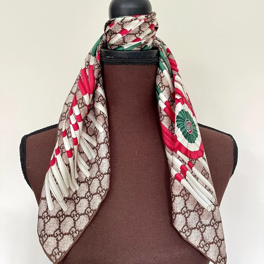 Gucci Scarf Logo GG Print Club WEB Beige Silk Wrap - Picture 9 of 10